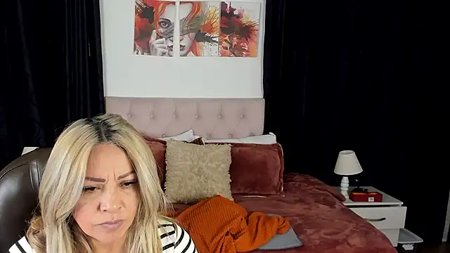 Snapshot of Sam_and_molly_ chatting on 01-21-25, 06:45 Sam and molly online show from 01-21-25, 06:45