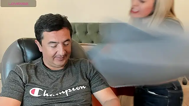 Snapshot of Sam_and_molly_ chatting on 01-30-25, 07:15 Sam and molly online show from 01-30-25, 07:15