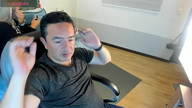 Snapshot of Sam_and_molly_ chatting on 02-14-25, 07:44 Sam and molly online show from 02-14-25, 07:44