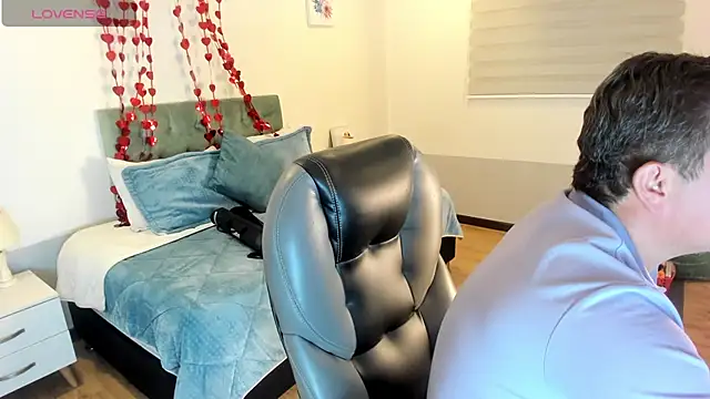 Snapshot of Sam_and_molly_ chatting on 02-19-25, 07:16 Sam and molly online show from 02-19-25, 07:16