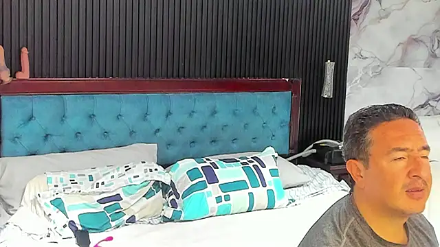 Snapshot of Sam_and_molly_ chatting on 10-08-25, 08:06 Sam and molly online show from 10-08-25, 08:06