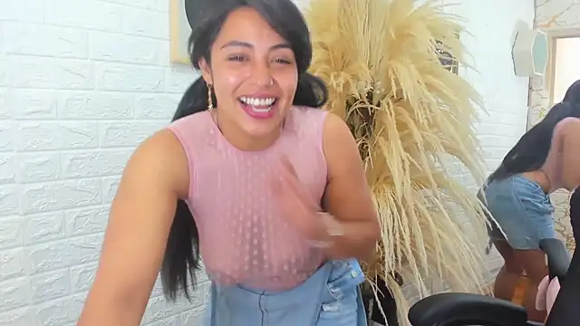 Snapshot of Aisha_09 chatting on 01-05-25, 06:45 Aisha 09 online show from 01-05-25, 06:45