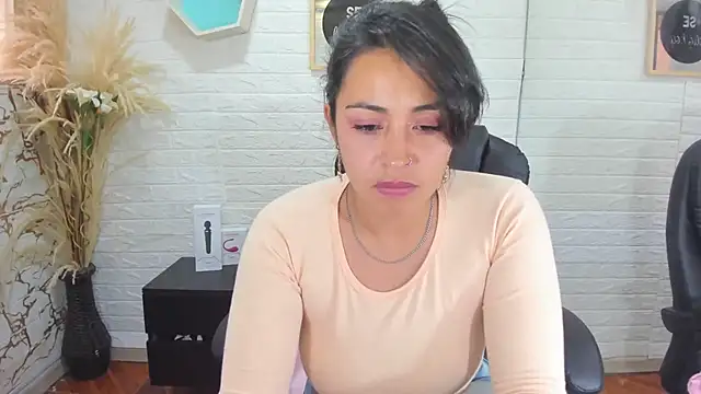 Snapshot of Aisha_09 chatting on 02-21-25, 06:37 Aisha 09 online show from 02-21-25, 06:37