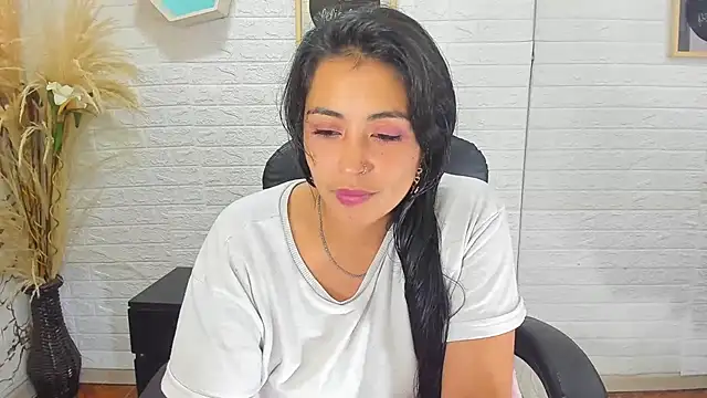 Snapshot of Aisha_09 chatting on 02-26-25, 06:00 Aisha 09 online show from 02-26-25, 06:00