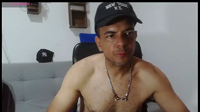 latinmartin73 online show from 04-12-26, 05:40