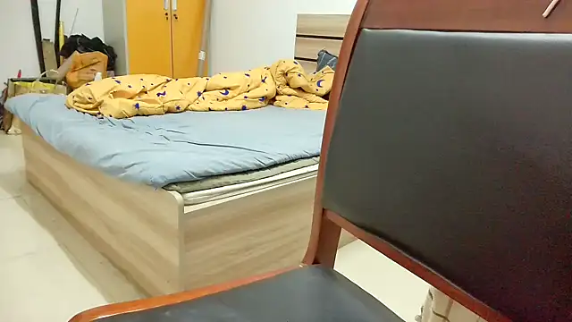 Snapshot of huzi518 chatting on 10-11-25, 02:15 huzi518 online show from 10-11-25, 02:15