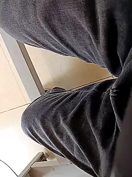 Snapshot of huzi518 chatting on 10-23-25, 02:11 huzi518 online show from 10-23-25, 02:11