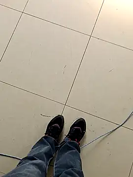 Snapshot of huzi518 chatting on 10-24-25, 02:19 huzi518 online show from 10-24-25, 02:19