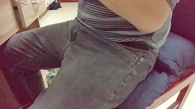 Snapshot of huzi518 chatting on 10-26-25, 12:44 huzi518 online show from 10-26-25, 12:44