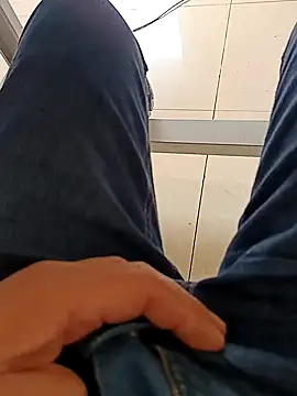 Snapshot of huzi518 chatting on 10-28-25, 02:26 huzi518 online show from 10-28-25, 02:26