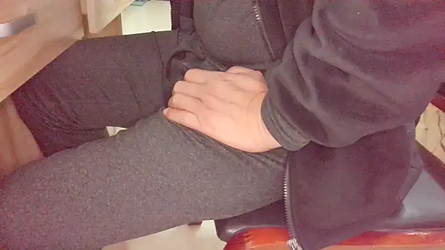 Snapshot of huzi518 chatting on 11-23-25, 11:54 huzi518 online show from 11-23-25, 11:54