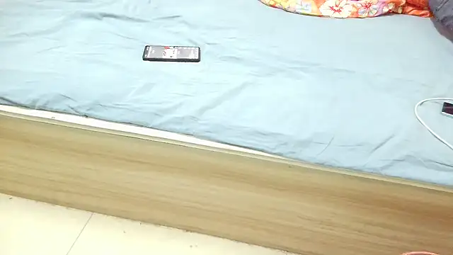 Snapshot of huzi518 chatting on 12-14-25, 03:39 huzi518 online show from 12-14-25, 03:39