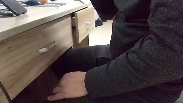 Snapshot of huzi518 chatting on 01-16-26, 04:00 huzi518 online show from 01-16-26, 04:00