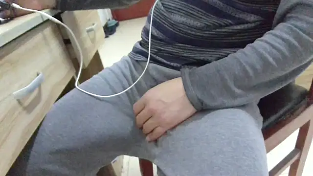 Snapshot of huzi518 chatting on 03-15-26, 06:41 huzi518 online show from 03-15-26, 06:41