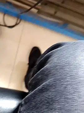 Snapshot of huzi518 chatting on 03-19-26, 02:48 huzi518 online show from 03-19-26, 02:48