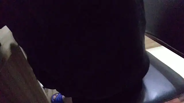 Snapshot of huzi518 chatting on 03-20-26, 02:33 huzi518 online show from 03-20-26, 02:33