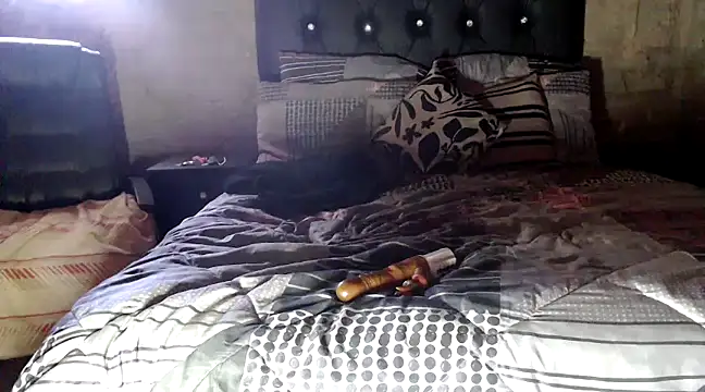 hotyoung24 online show from 12-12-24, 09:51