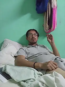 Andresguz35 online show from 02-05-26, 05:23