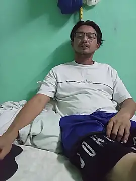 Andresguz35 online show from 02-06-26, 04:28