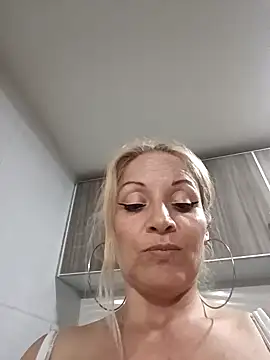 Snapshot of Fenix_528 chatting on 01-26-25, 12:05 Fenix 528 online show from 01-26-25, 12:05