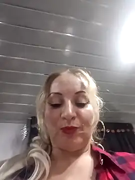 Snapshot of Fenix_528 chatting on 12-17-25, 11:11 Fenix 528 online show from 12-17-25, 11:11