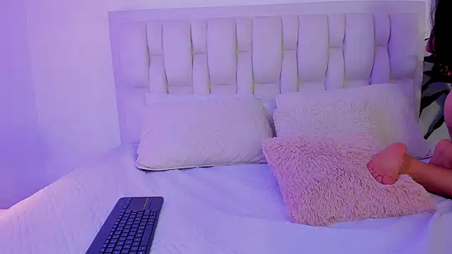 Mia brunette26 online show from 12-27-24, 04:21