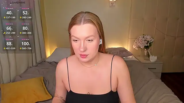 Snapshot of Emma__Leee chatting on 01-25-25, 04:13 Emma Leee online show from 01-25-25, 04:13