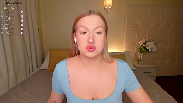 Snapshot of Emma__Leee chatting on 01-27-25, 01:05 Emma Leee online show from 01-27-25, 01:05