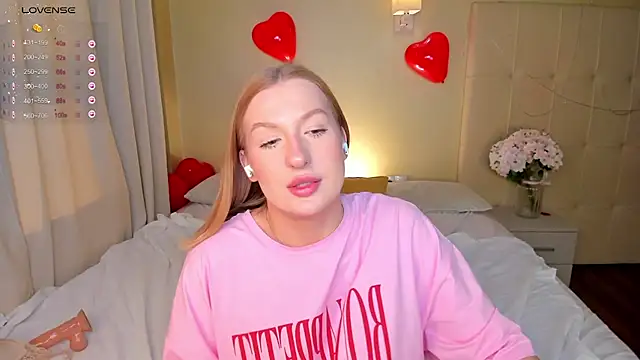 Snapshot of Emma__Leee chatting on 02-20-25, 04:07 Emma Leee online show from 02-20-25, 04:07