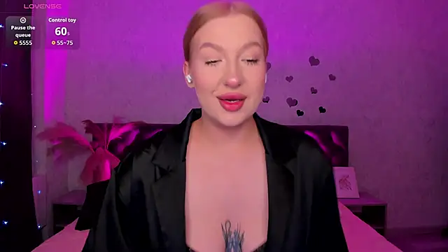 Snapshot of Emma__Leee chatting on 10-04-25, 12:41 Emma Leee online show from 10-04-25, 12:41