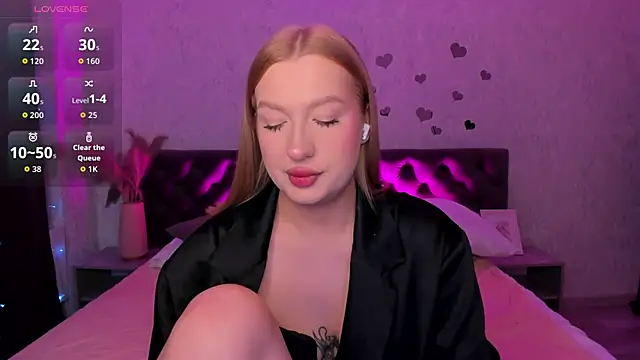 Snapshot of Emma__Leee chatting on 10-06-25, 11:46 Emma Leee online show from 10-06-25, 11:46