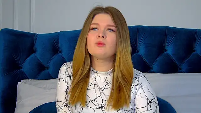 Snapshot of CrystalLyons chatting on 01-21-25, 06:22 CrystalLyons online show from 01-21-25, 06:22