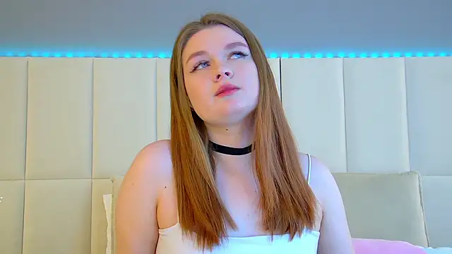 Snapshot of CrystalLyons chatting on 03-02-25, 09:31 CrystalLyons online show from 03-02-25, 09:31