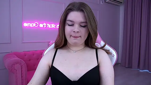 Snapshot of CrystalLyons chatting on 03-09-25, 06:06 CrystalLyons online show from 03-09-25, 06:06