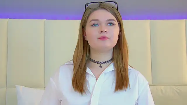 Snapshot of CrystalLyons chatting on 03-18-25, 09:31 CrystalLyons online show from 03-18-25, 09:31