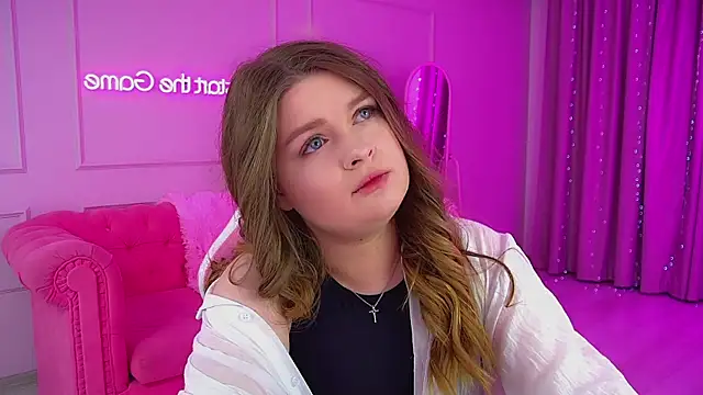 Snapshot of CrystalLyons chatting on 10-05-25, 06:06 CrystalLyons online show from 10-05-25, 06:06