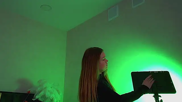 Snapshot of CrystalLyons chatting on 11-01-25, 06:04 CrystalLyons online show from 11-01-25, 06:04