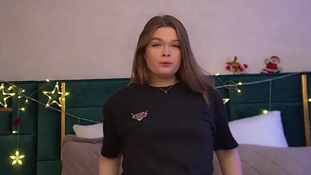 Snapshot of CrystalLyons chatting on 12-18-25, 06:19 CrystalLyons online show from 12-18-25, 06:19