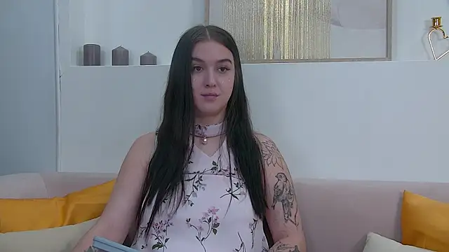Snapshot of ChristinaMilton chatting on 01-08-25, 12:58 ChristinaMilton online show from 01-08-25, 12:58