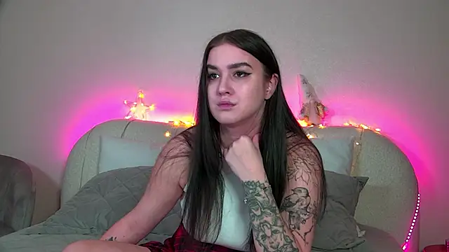 Snapshot of ChristinaMilton chatting on 01-10-25, 04:30 ChristinaMilton online show from 01-10-25, 04:30