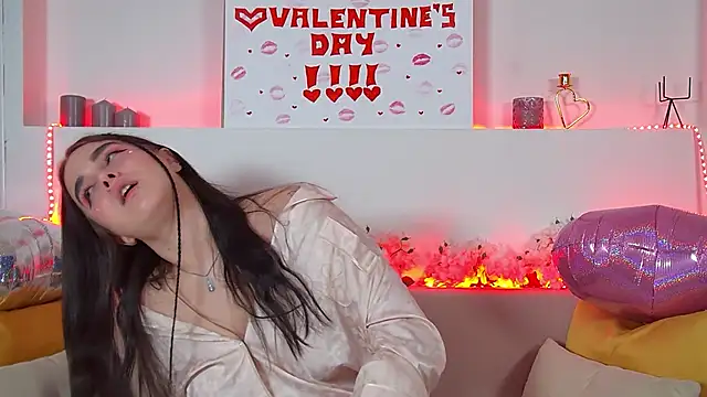 Snapshot of ChristinaMilton chatting on 02-15-25, 04:14 ChristinaMilton online show from 02-15-25, 04:14