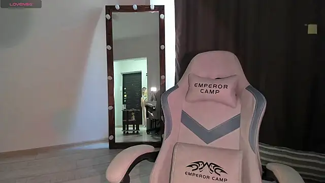 Lana Younes online show from 10-02-25, 10:22