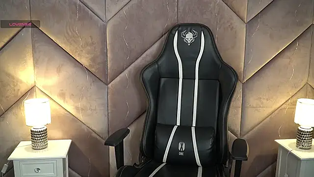 Snapshot of Michelle_054 chatting on 12-17-24, 12:43 Michelle 054 online show from 12-17-24, 12:43