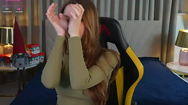 Snapshot of Michelle_054 chatting on 01-08-25, 12:47 Michelle 054 online show from 01-08-25, 12:47