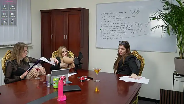 Snapshot of Michelle_054 chatting on 01-30-25, 06:43 Michelle 054 online show from 01-30-25, 06:43