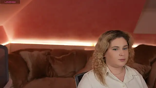 Snapshot of Michelle_054 chatting on 02-06-25, 12:05 Michelle 054 online show from 02-06-25, 12:05