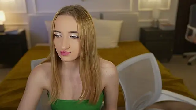 Snapshot of Michelle_054 chatting on 02-10-25, 12:18 Michelle 054 online show from 02-10-25, 12:18