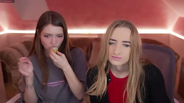 Snapshot of Michelle_054 chatting on 03-04-25, 11:51 Michelle 054 online show from 03-04-25, 11:51