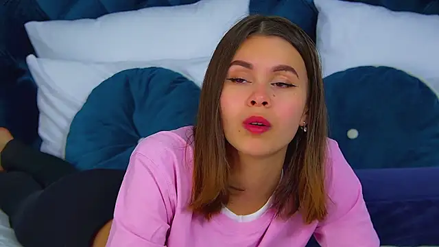 PollyLanders online show from 09-15-25, 06:19