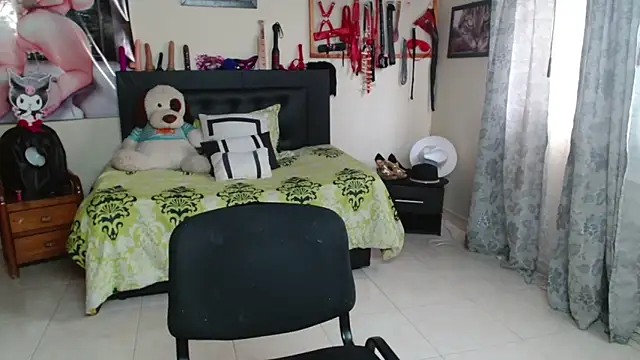Snapshot of Marilynselxoveanalhard chatting on 06-05-26, 01:17 Marilynselxoveanalhard online show from 06-05-26, 01:17